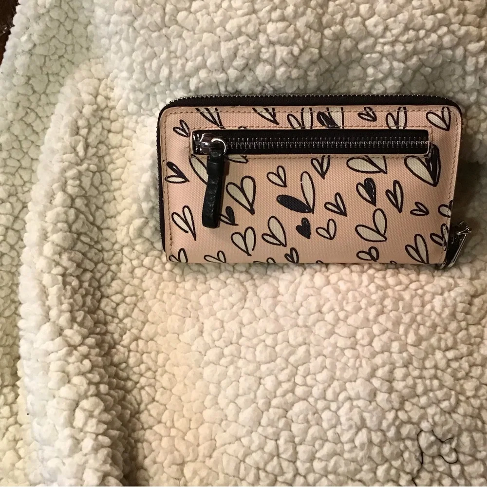 pre-loved Beautiful Vera Heart Design Wallet in Pink, White and Black